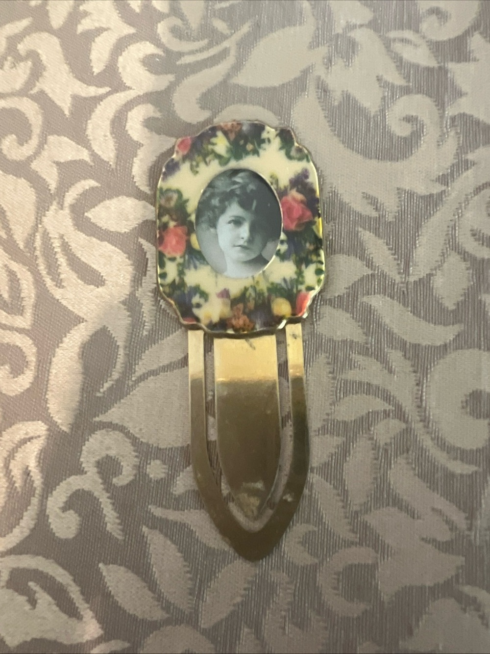 Vintage Victorian Style Brass Cameo Bookmark Clip
